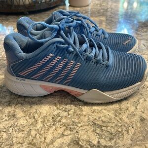 K•Swiss women’s tennis shoes. Hypercourt Size 7